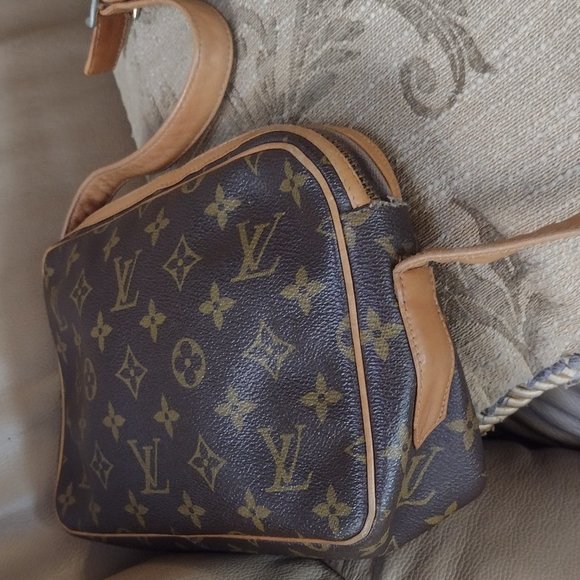 Incredible Authentic Louis Vuitton Vintage Bag👜 - Picture 7 of 12